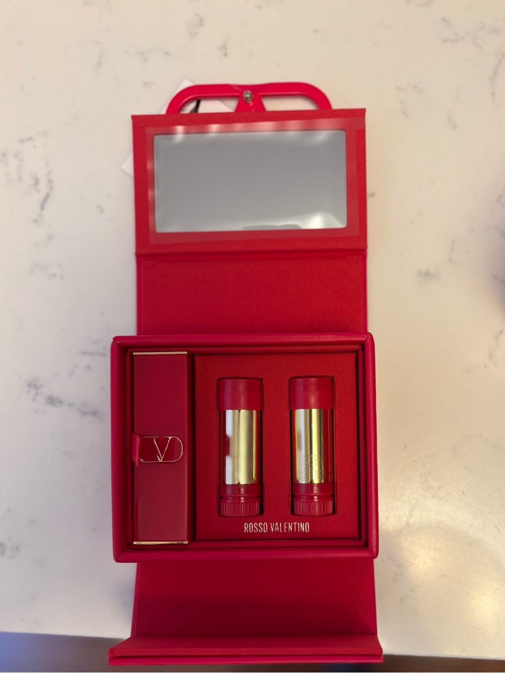 Valentino Lipstick - Valentino Couture - Red and Nude lipstick. - Picture 4 of 4